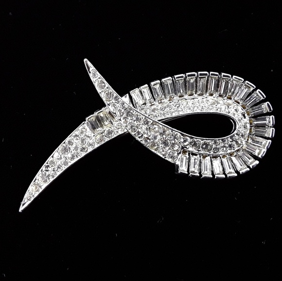 Unknown Jewelry - Silver Tone Rhinestone Brooch Costume Jewelry